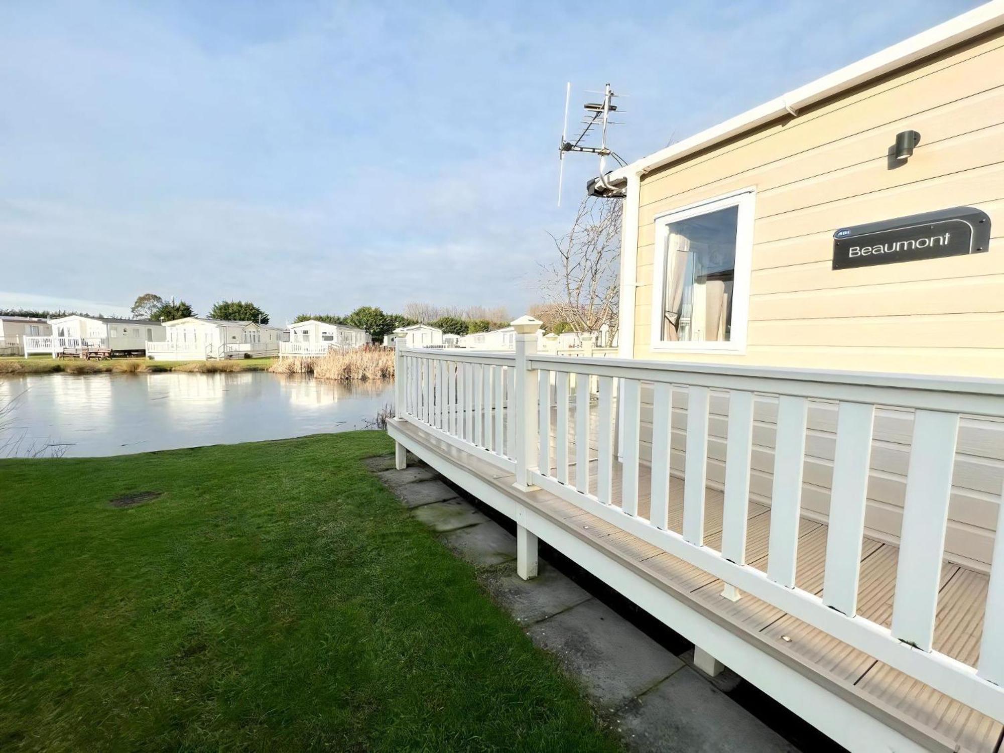 Stunning Caravan With Full Lake View At Southview Holiday Park Ref 33004Ml Skegness Exterior foto